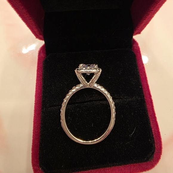 Modern Ring - Picture 3 of 3